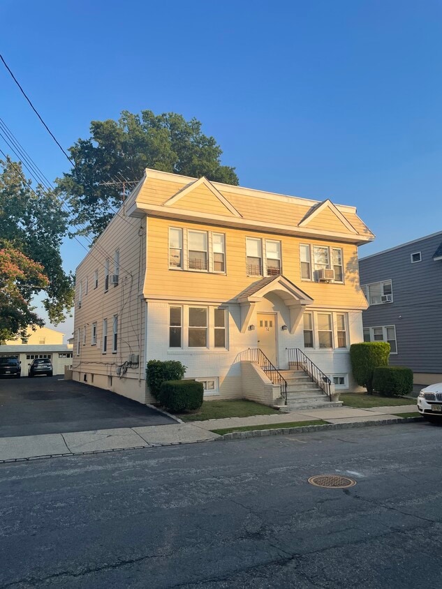 Primary Photo - 14 Nelson Pl