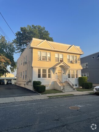 Building Photo - 14 Nelson Pl