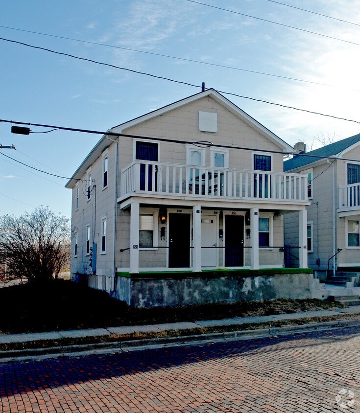 Building Photo - 204-220 N Irwin St