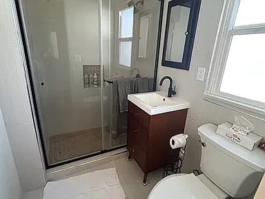 Building Photo - 1760 Glendon Ave