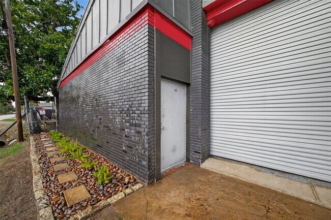 Building Photo - 100 W Hamilton St