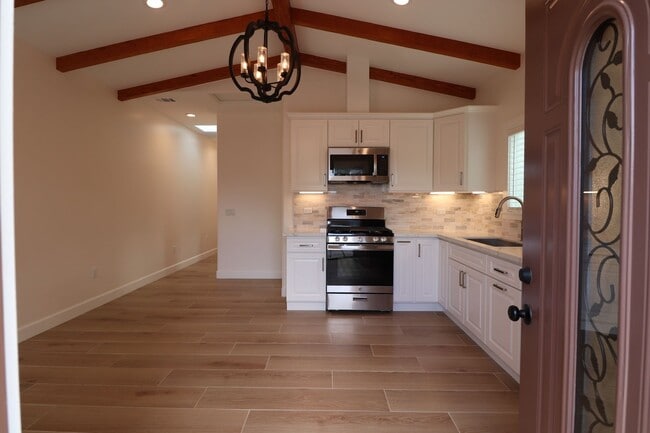 Building Photo - Foxenwood ADU