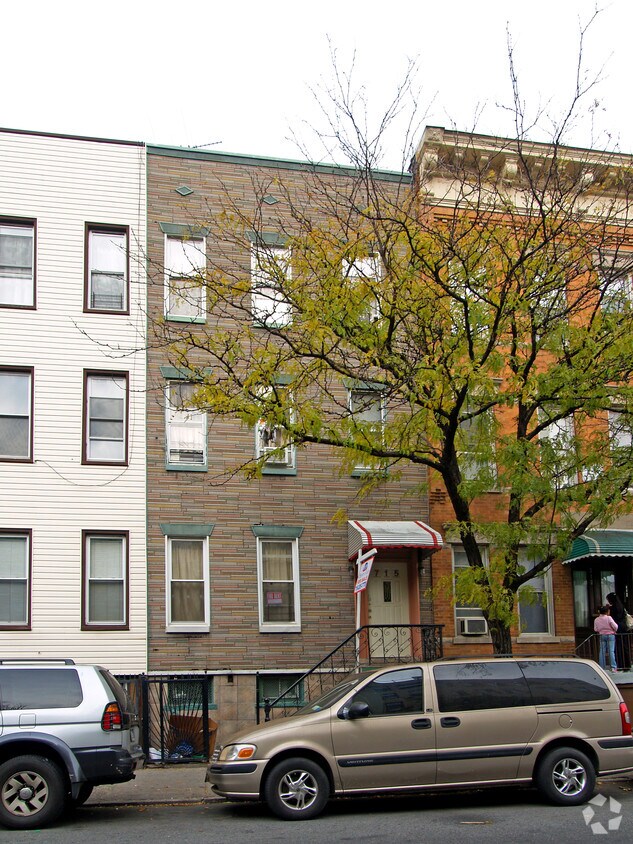 Building Photo - 715 Seneca Ave