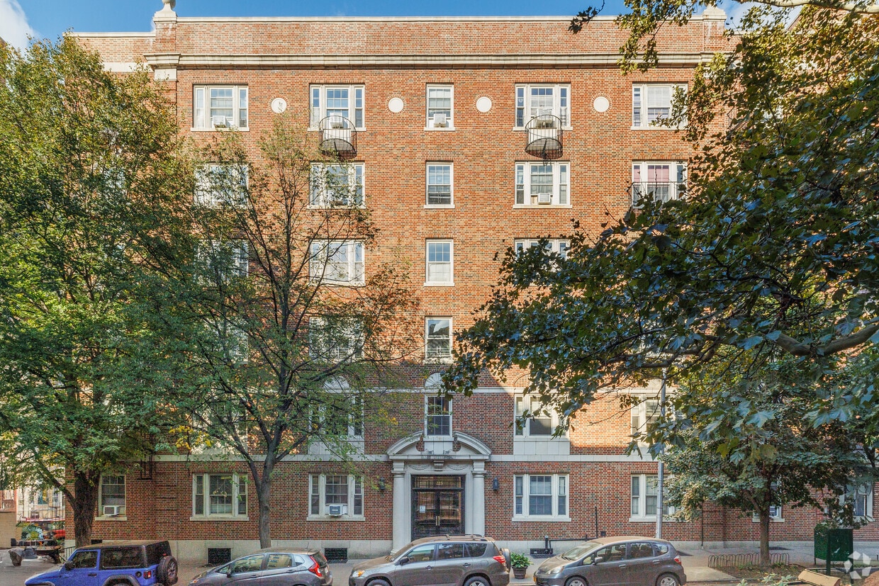 Primary Photo - 225 Lincoln Pl