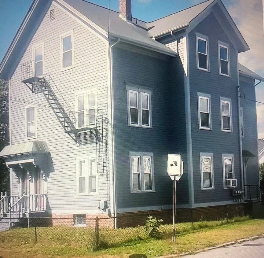 Foto del edificio - 1172 Roosevelt Ave