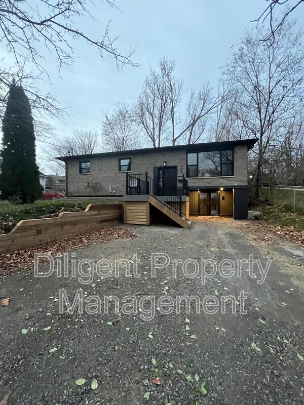 Building Photo - 438 Bellevue St