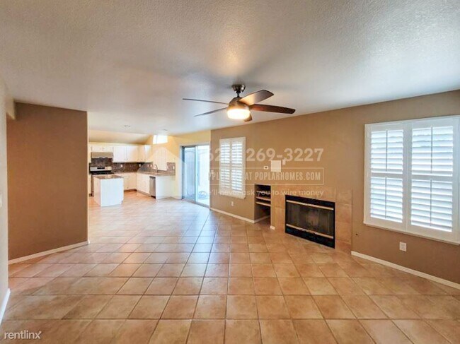 Foto del edificio - 4 br, 3 bath House - 984 E Muncie Ave -