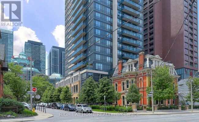 Building Photo - 28 Linden St