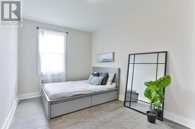 Photo du bâtiment - 464 Spadina Rd