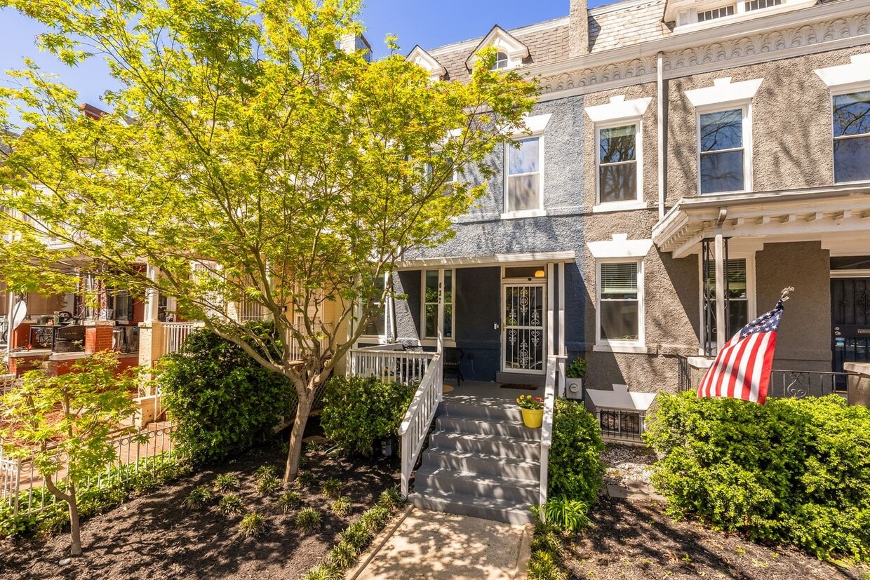 Primary Photo - 637 Keefer Pl NW