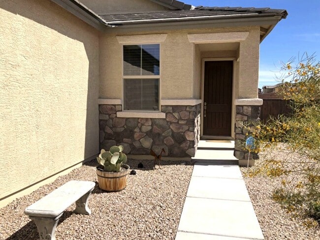 Building Photo - Nice Home with Upgrades in Vail School Dis...
