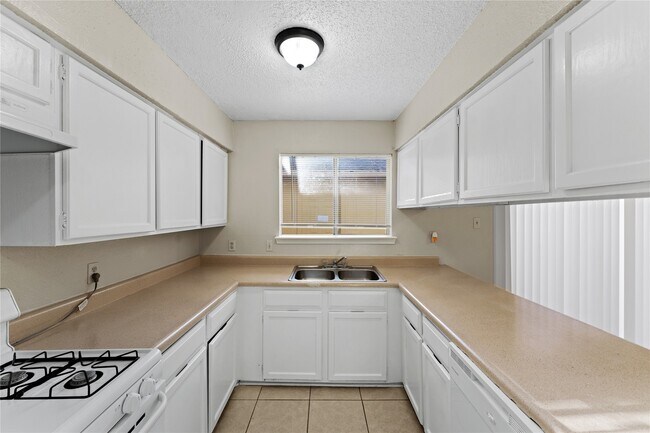 Foto del edificio - 5810 Twisted Pine Ct