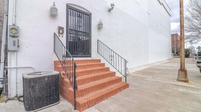 Building Photo - 32 N Lafayette Ave