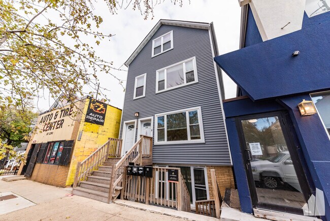 Building Photo - 2437 N Ashland Ave