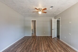 Building Photo - 2721 Carson Dr