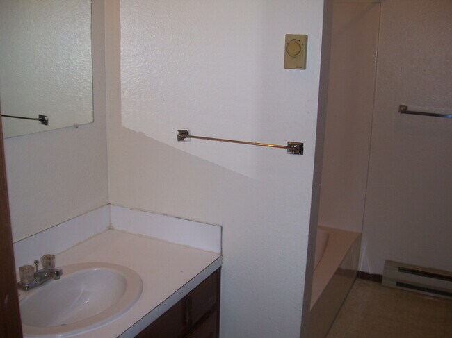 Building Photo - Building 3, 234-240 Applewood Ct.