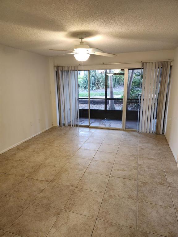 Building Photo - 572 Orange Dr