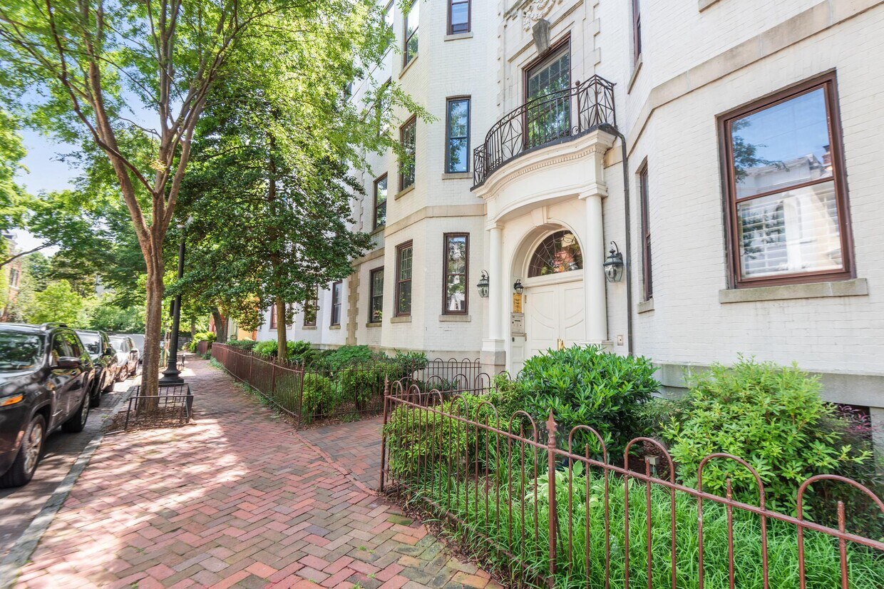 Foto principal - 3020 Dent Pl NW