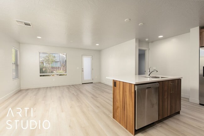 Building Photo - Amazing 4 bed | 2 1/2 bath | 2 car garage ...