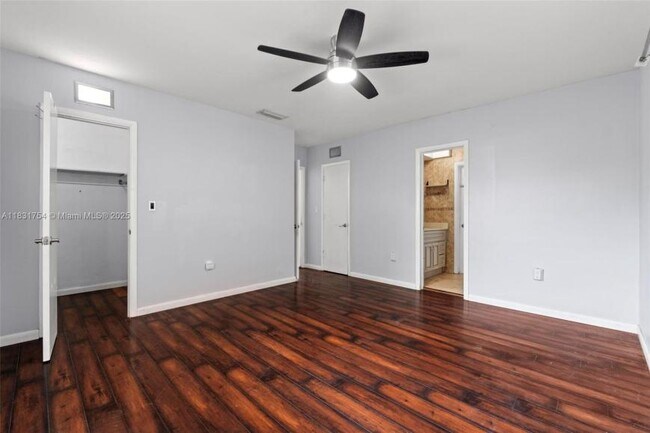 Building Photo - 4 bedroom in Hollywood FL 33024