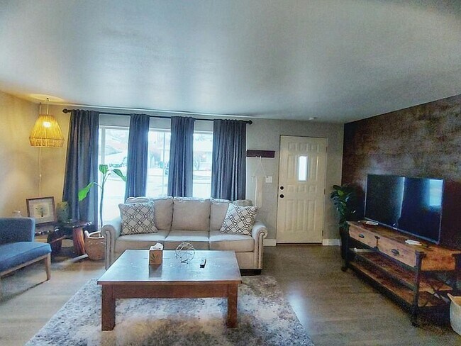 Foto del edificio - 6019 Montevista Dr SE