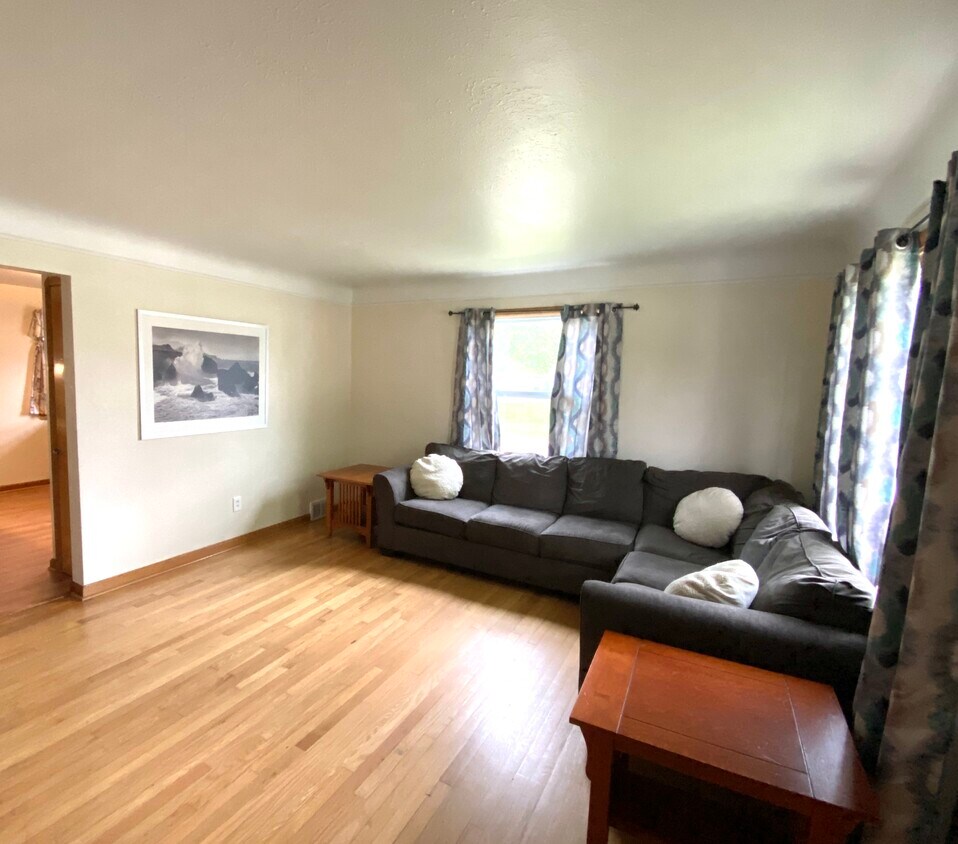 Foto principal - 121 W Bagley Rd