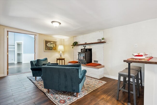 Building Photo - 2733 S Riverview Dr