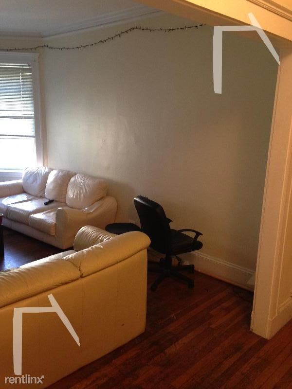 Building Photo - 154 Thorndike St