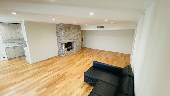 Foto del edificio - 451 S Barrington Ave