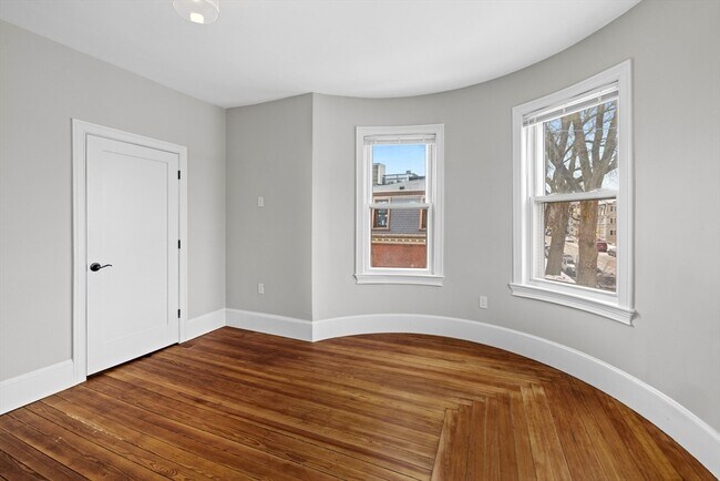 Foto del edificio - 921-923-923 E Broadway