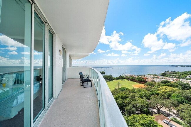 Foto del edificio - 2889 McFarlane Rd