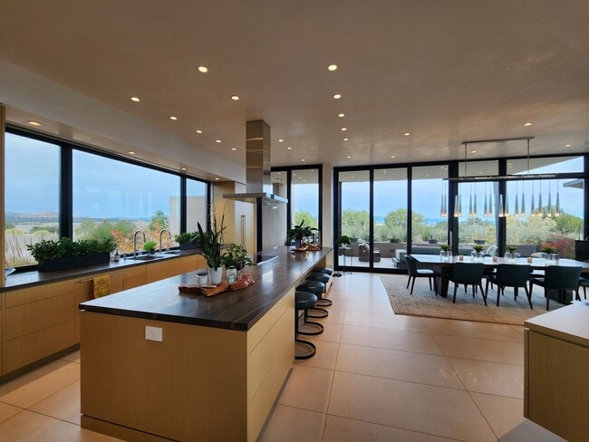 Building Photo - 36 Plz del Centro