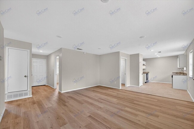 Building Photo - 222 Redwood St