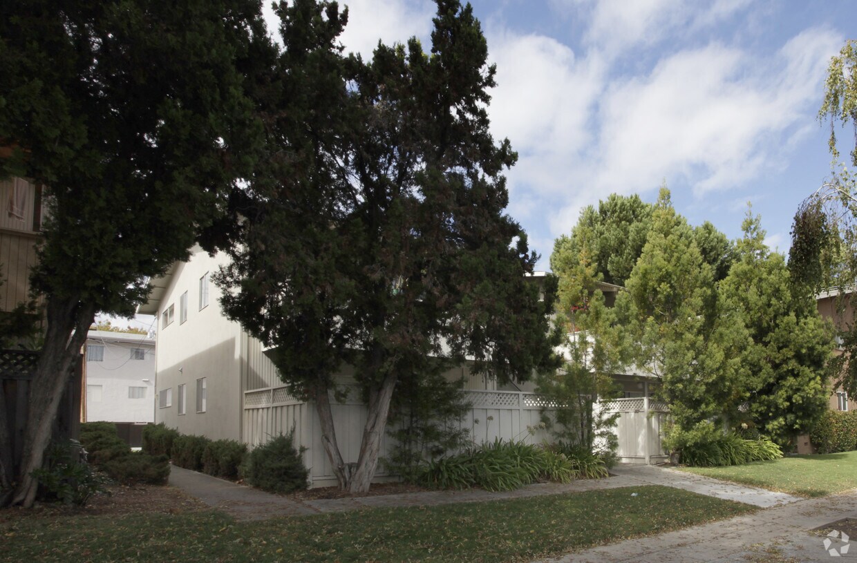 Foto del edificio - 1565 Maurice Ln