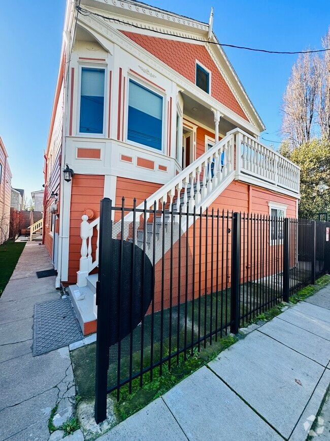 Building Photo - 1423 11th St