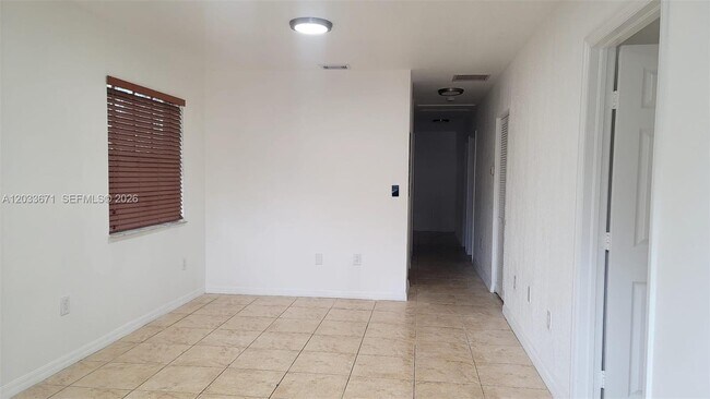 Foto del edificio - 3250 NW 94th St