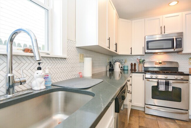 Foto del edificio - 84 Roseclair St