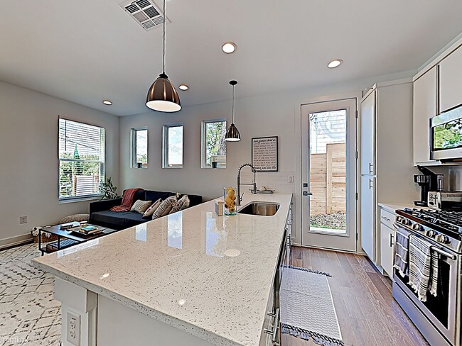 Building Photo - 2 br, 2.5 bath Condo - 5314 Downs Dr A A