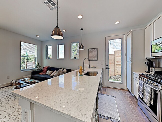 Foto del edificio - 2 br, 2.5 bath Condo - 5314 Downs Dr A A