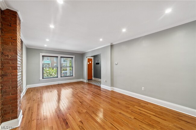 Foto del edificio - 3706 Clinton Ave