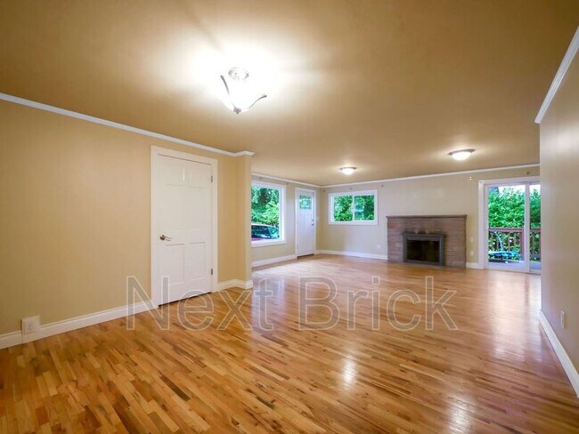 Building Photo - 2547 NE 85th St