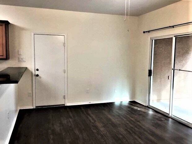 Building Photo - 3005 W Ferruccio Pl