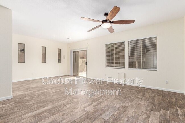 Foto del edificio - 22011 N 30th Ln