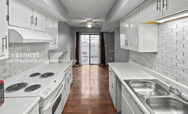 Foto del edificio - 2225 Golf Rd SW