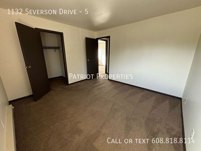 Building Photo - 2 bedroom/ 1 bath apartment in Sun Prairie...