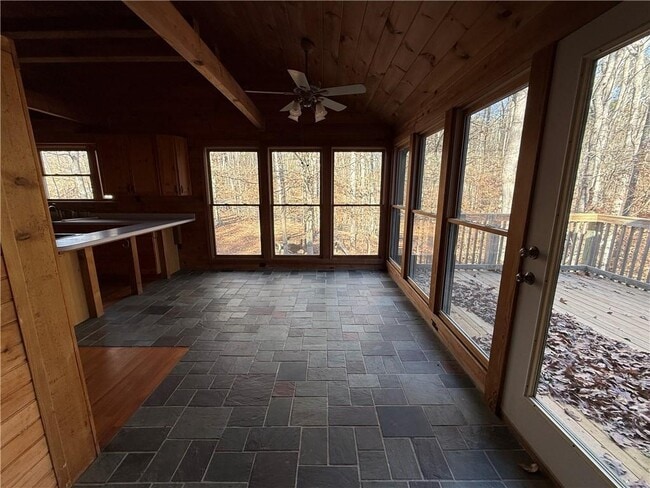 Building Photo - 2405 Mountain Rd