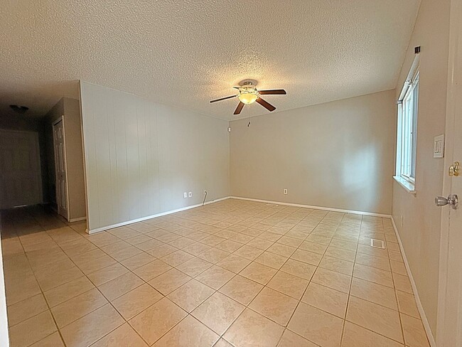 Building Photo - 3 bedroom ranch home nestled in a cul-de-sac!