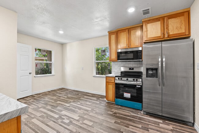 Foto del edificio - 906 Attas Ave