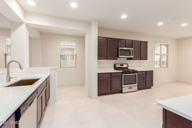 Building Photo - 8755 W Solano Dr