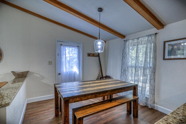 Building Photo - 26 N Debonaire Ct
